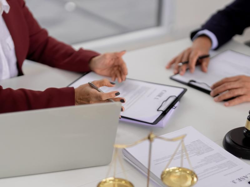 Quando devo Procurar um Advogado para Revisar um Contrato Bancário?